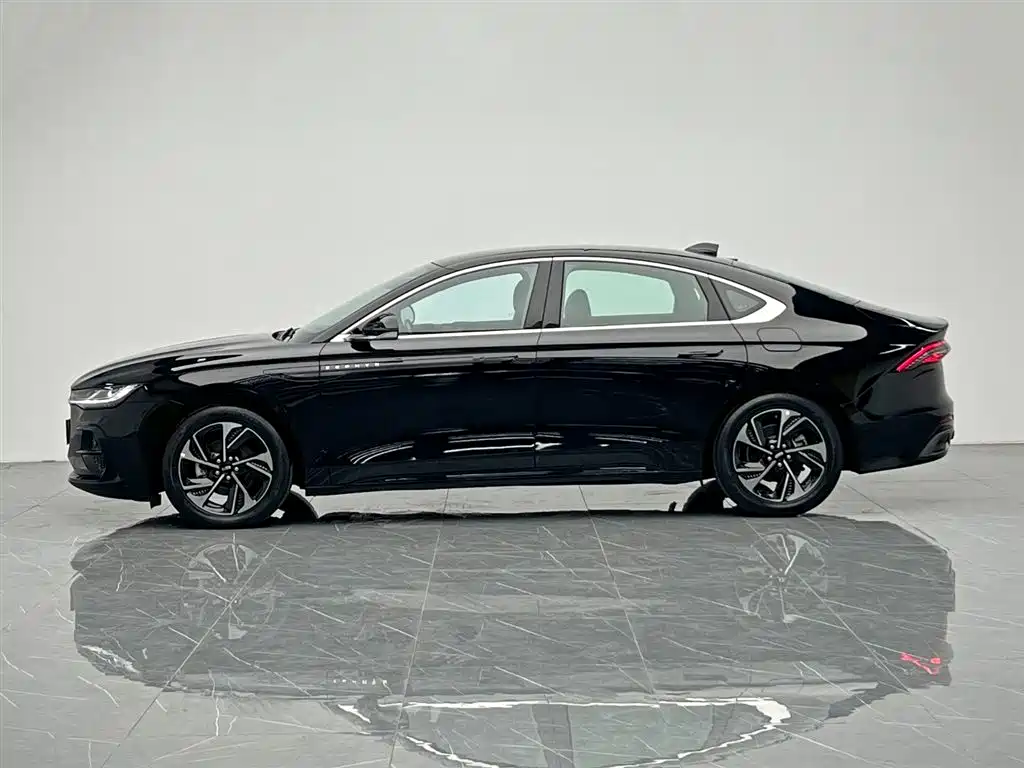 Lincoln Z 2022 i