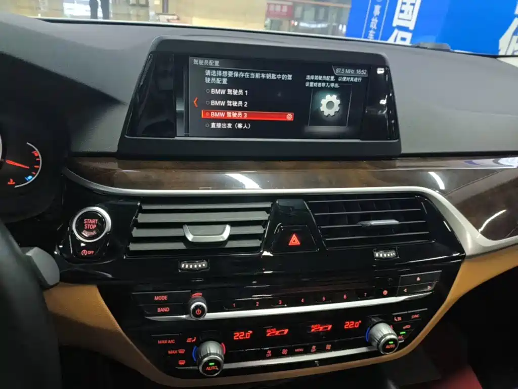 BMW 5 Series — миниатюра 13