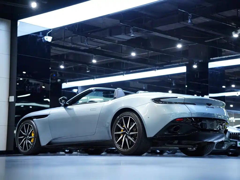 Aston Martin DB11 — миниатюра 5