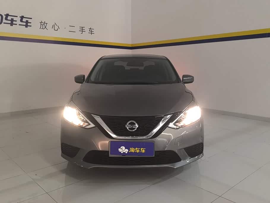 Nissan Sylphy 1.6 л 2022 г. Серебристо-серый, пробег 10300 км