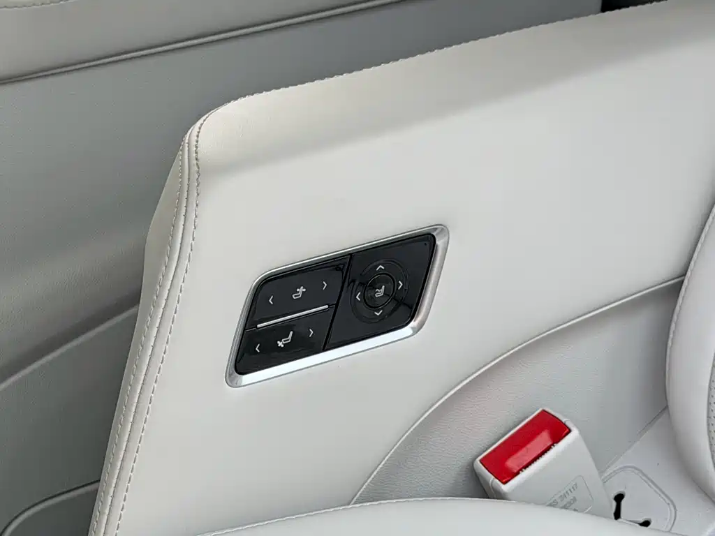 BUICK GL8 NEW ENERGY