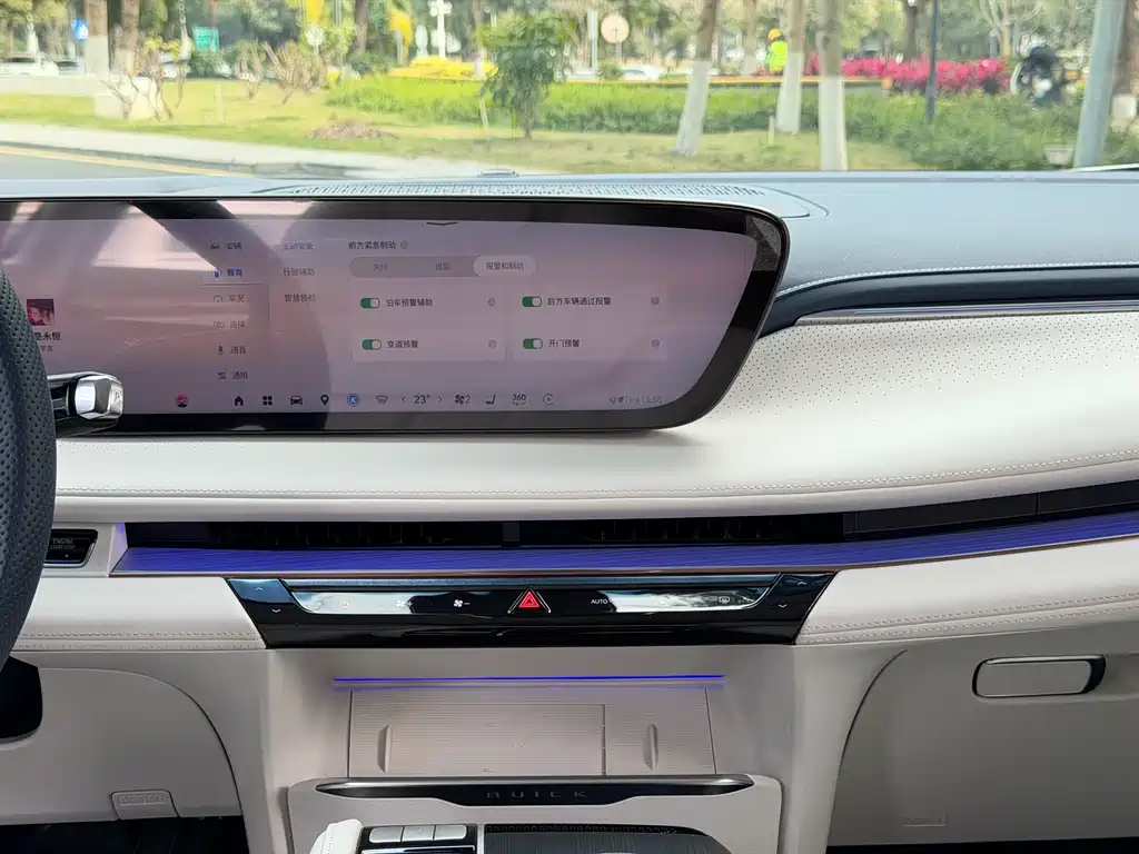 BUICK GL8 NEW ENERGY