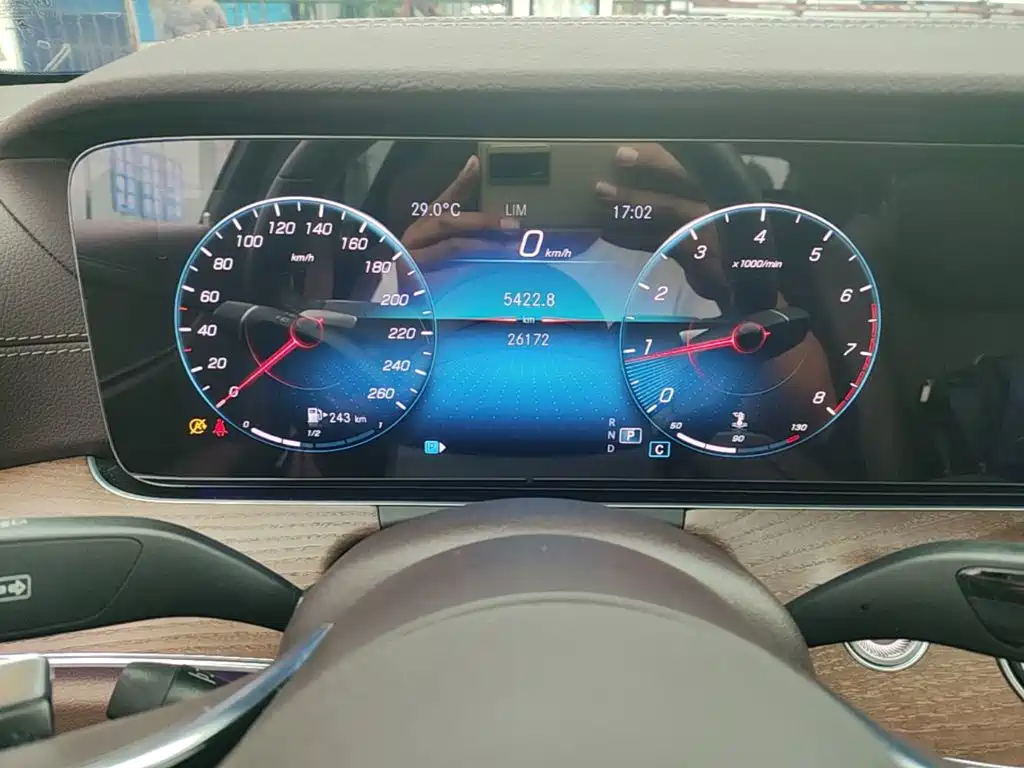 Mercedes-Benz E-Class — миниатюра 12