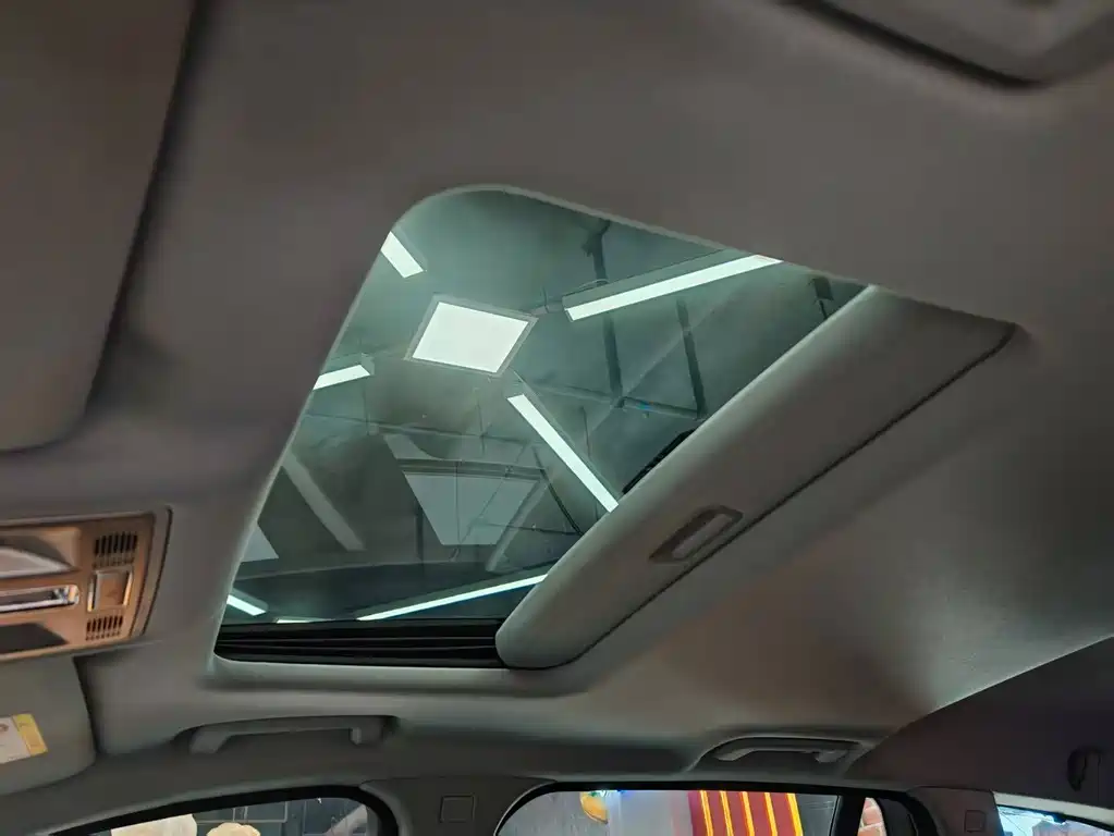 Jaguar XF — миниатюра 14