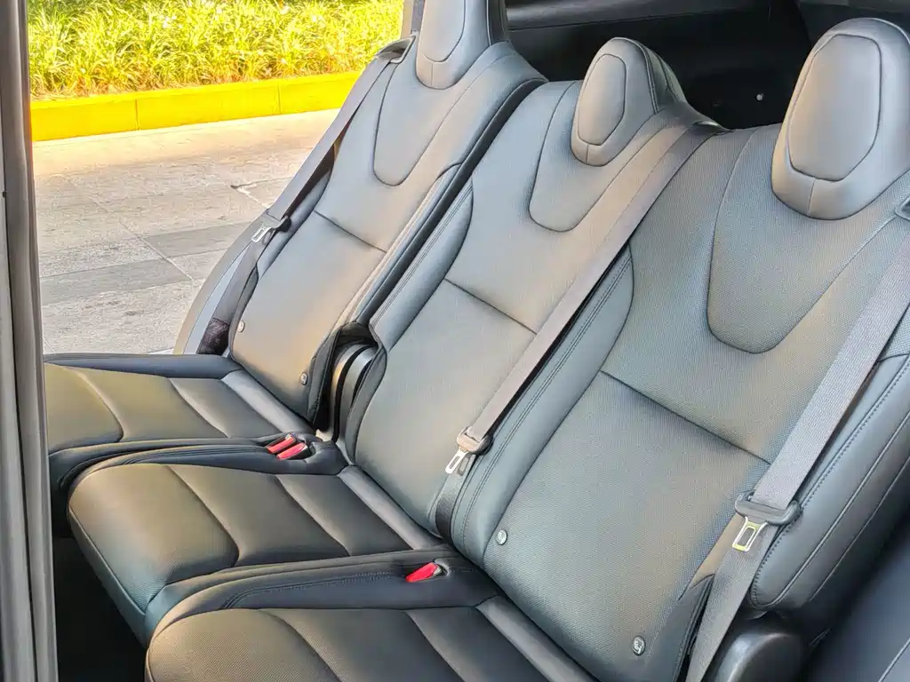Tesla Model X — миниатюра 16