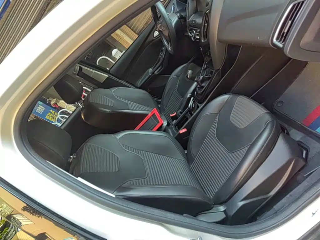 Ford Focus — миниатюра 25