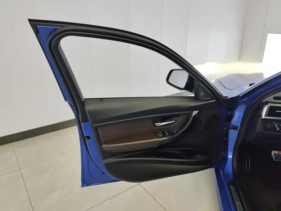 BMW 3 Series — миниатюра 7