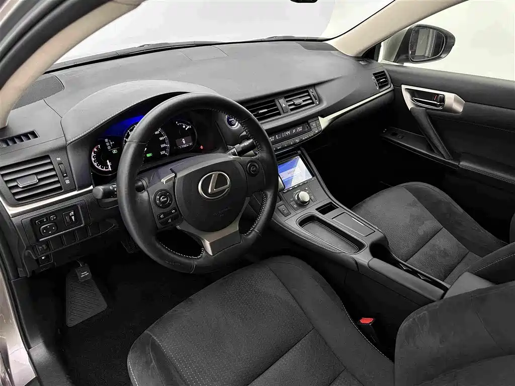 Lexus CT — миниатюра 16