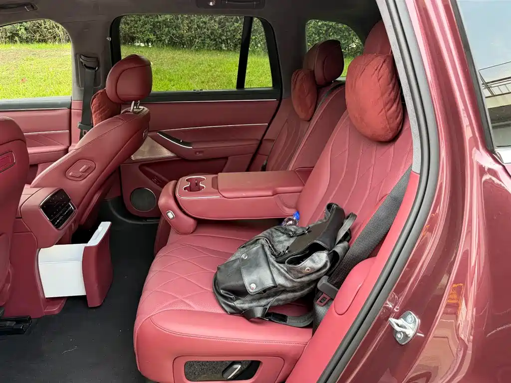 Aito M8 2025 Ultra 53.4kWh 5 мест (192 )