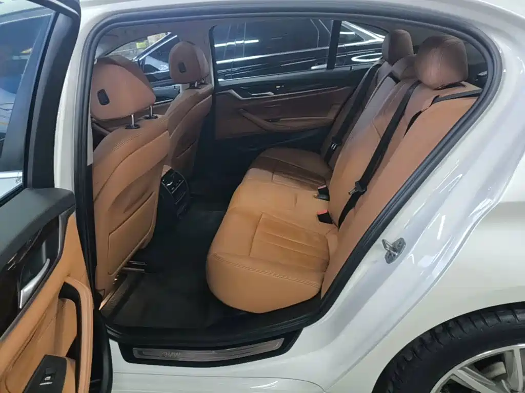 BMW 5 Series — миниатюра 17