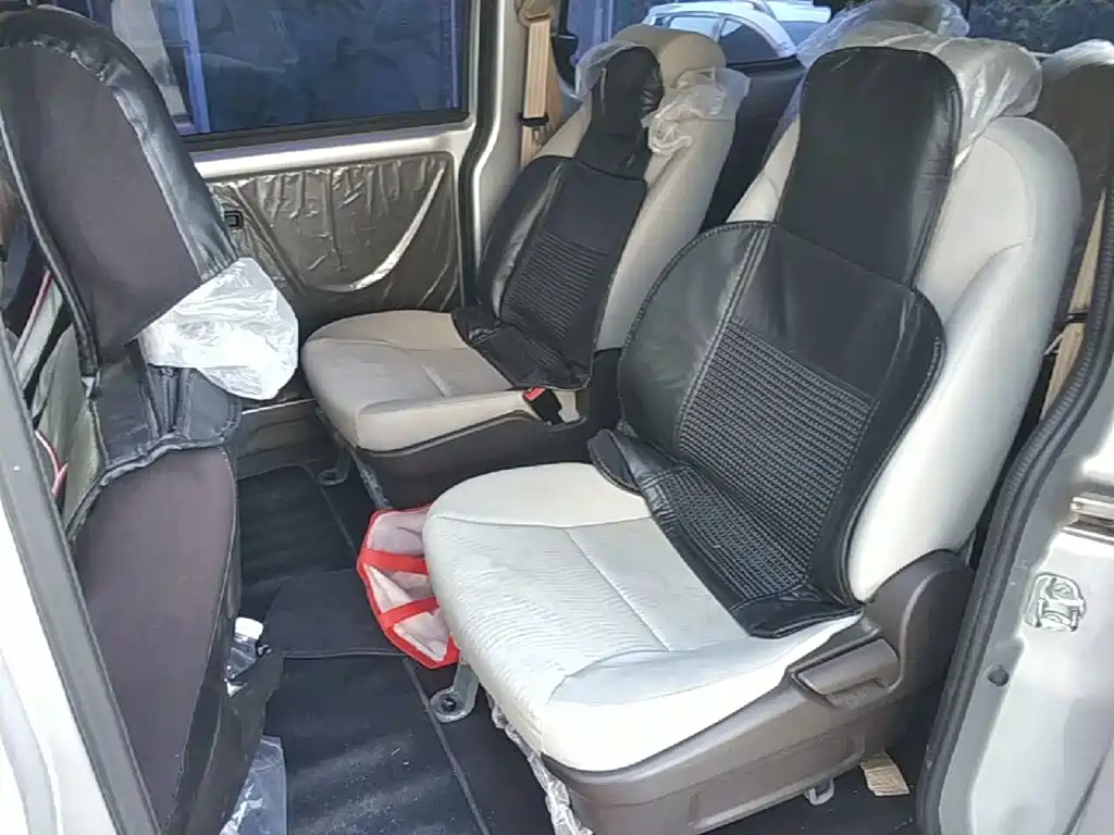 Wuling Hongguang V — миниатюра 17