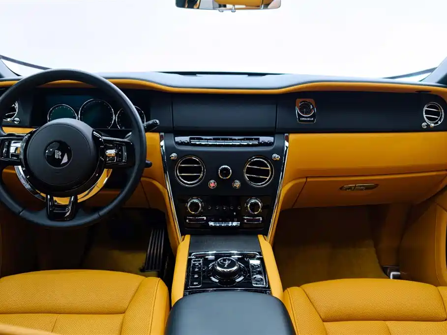 Rolls-Royce Cullinan 2024 мест