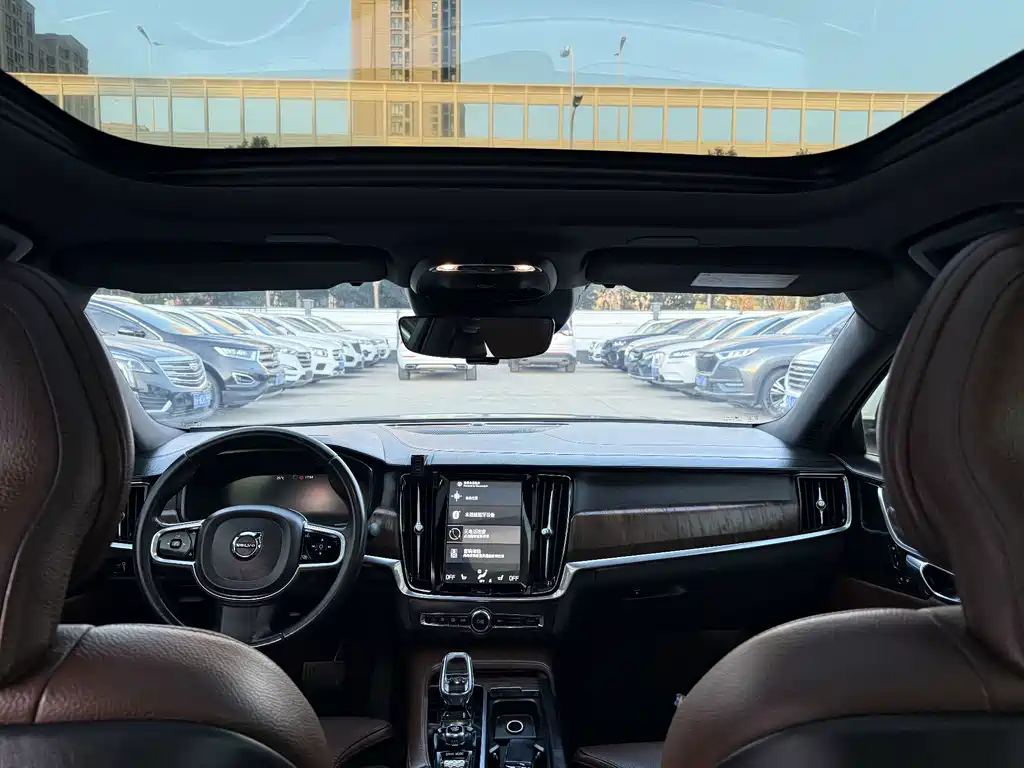 Volvo S90 — миниатюра 7