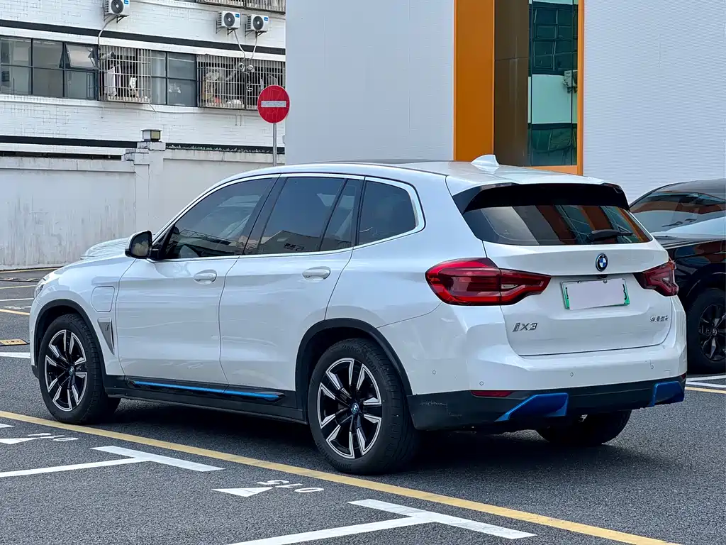 BMW iX3 — миниатюра 9