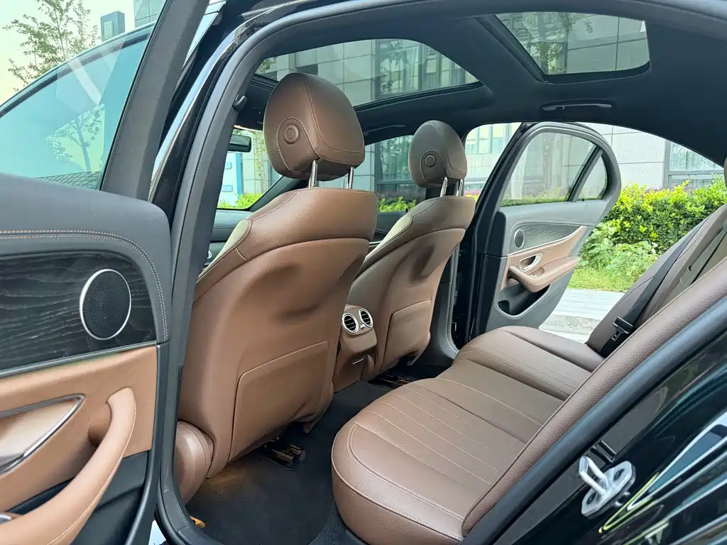 Mercedes-Benz E-Class (Import) — миниатюра 10