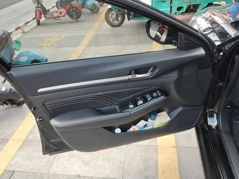 Nissan Teana — миниатюра 7
