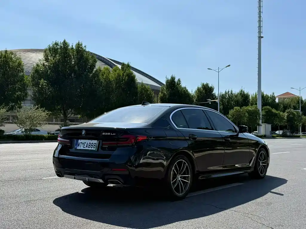 BMW 5 Series New Energy — миниатюра 7