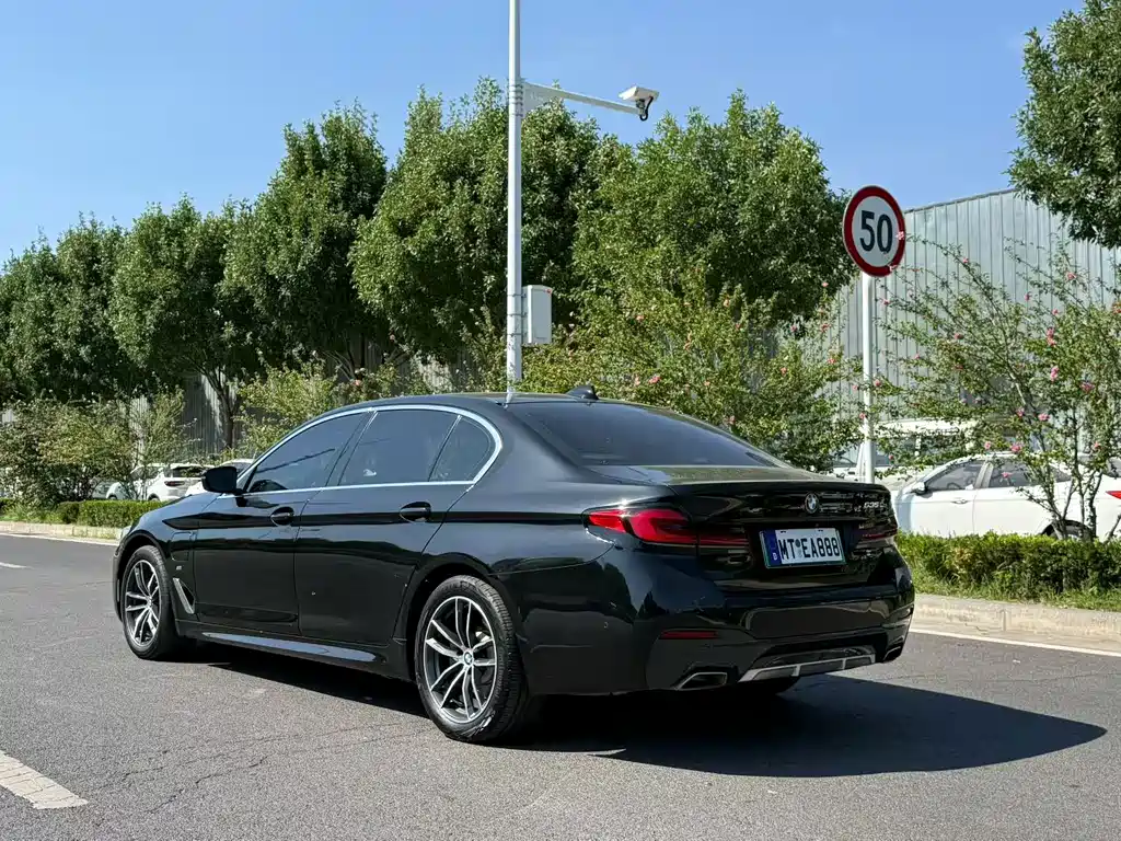BMW 5 Series New Energy — миниатюра 9