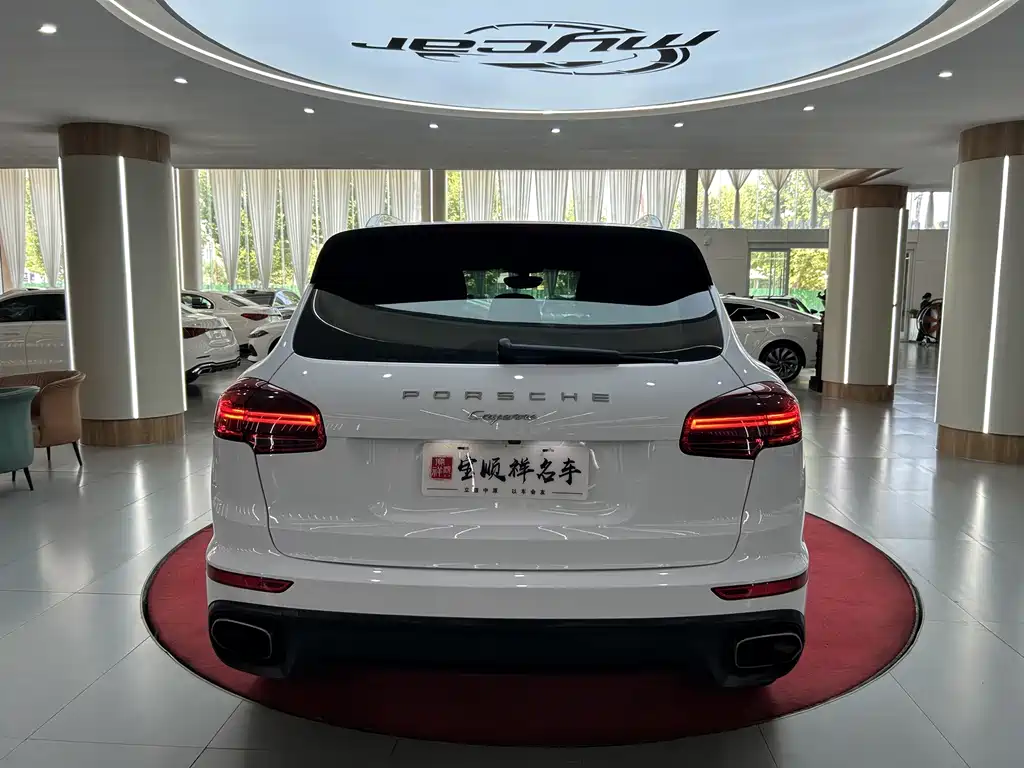 Porsche Cayenne — миниатюра 6