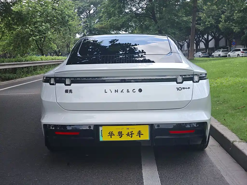 Lynk & Co 10 2025 120 Ultra