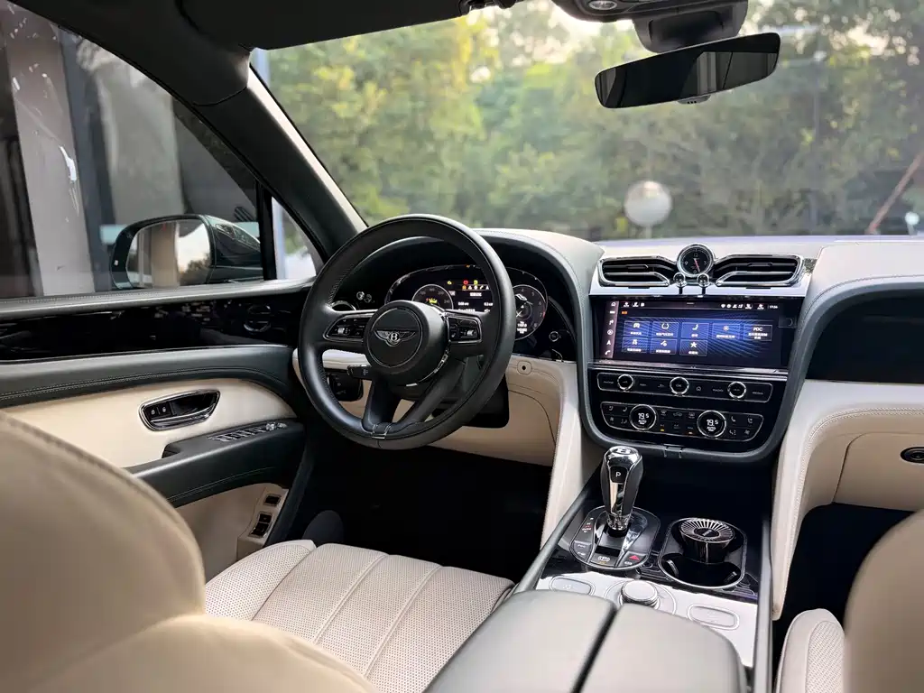 Bentley Bentayga — миниатюра 12