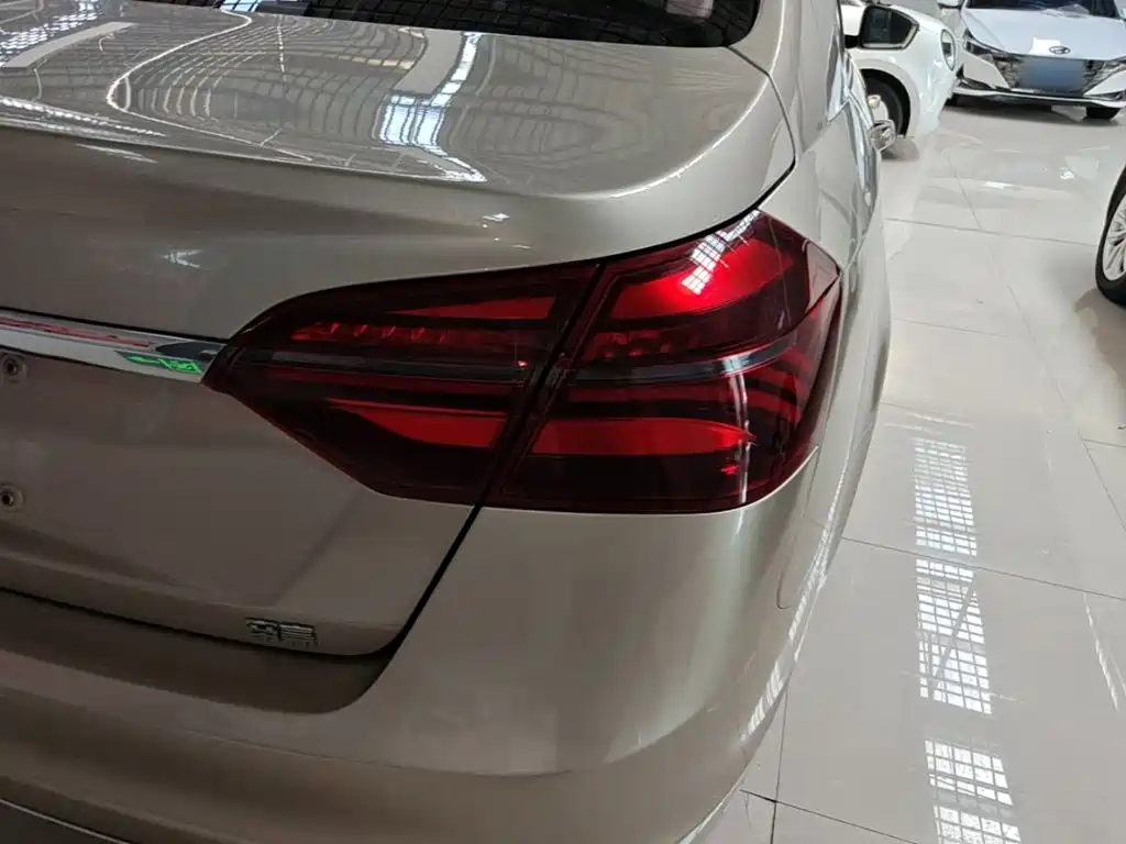 Geely Emgrand — миниатюра 8