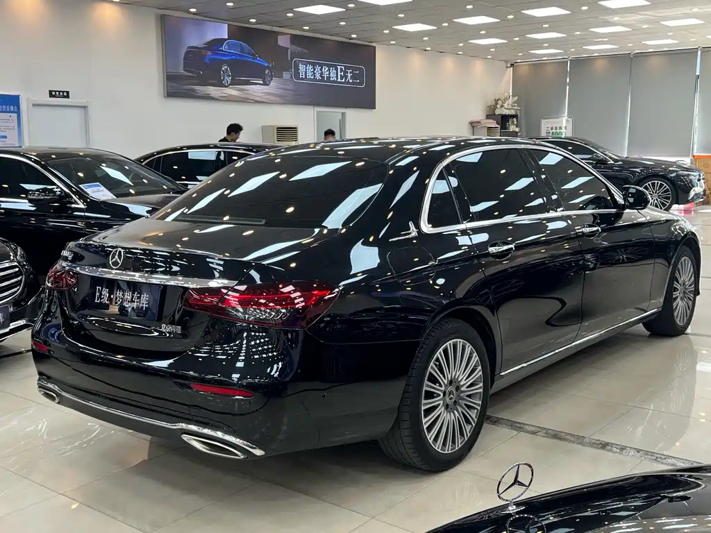 Mercedes-Benz E-Class — миниатюра 13