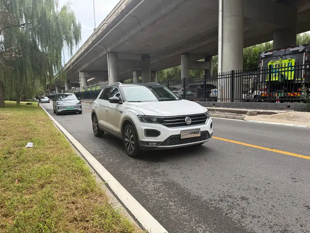 Volkswagen T-Roc — миниатюра 2