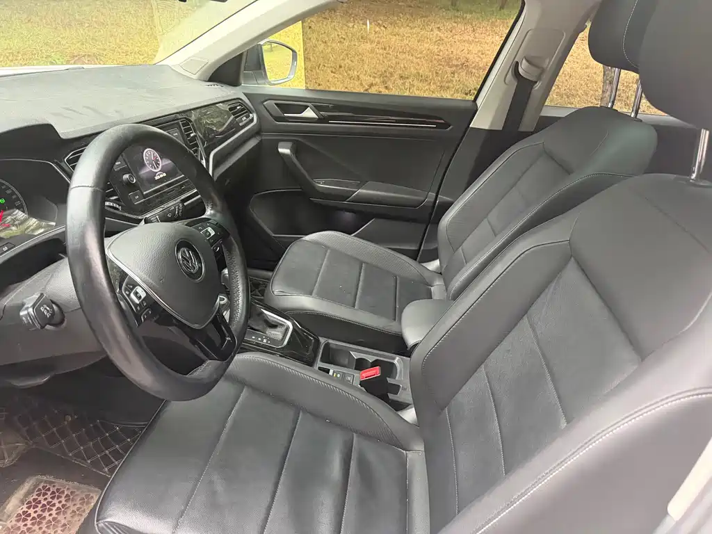 Volkswagen T-Roc — миниатюра 8