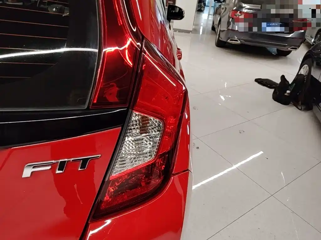 Honda Fit — миниатюра 8