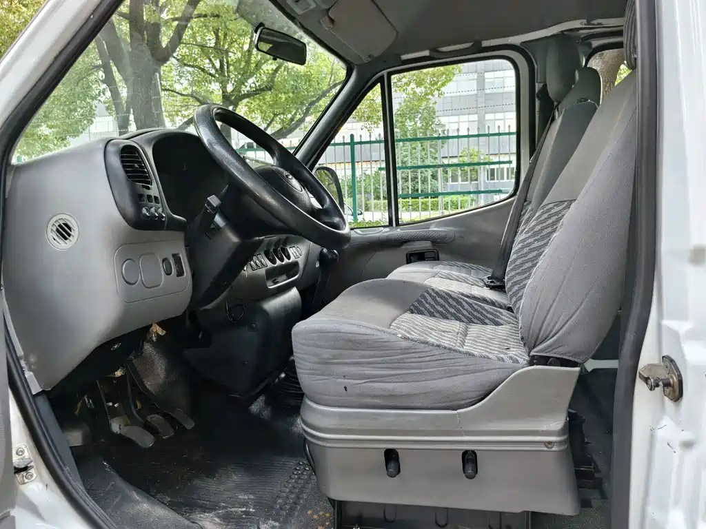 Ford Transit Classic — миниатюра 7