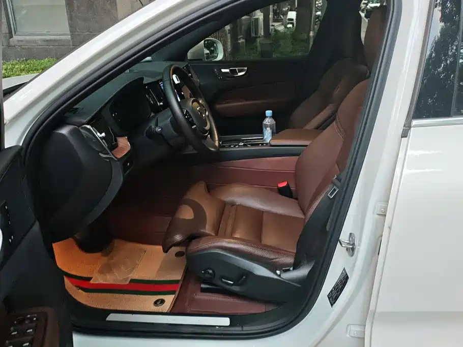 Volvo XC60 — миниатюра 9