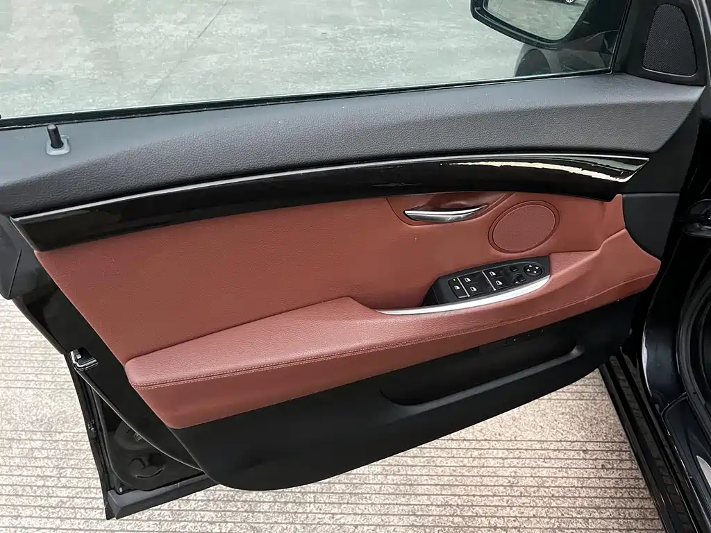 BMW 5 Series GT — миниатюра 6