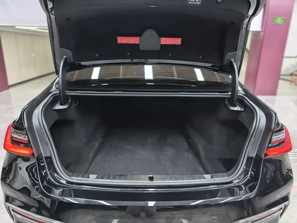BMW 7 Series — миниатюра 30