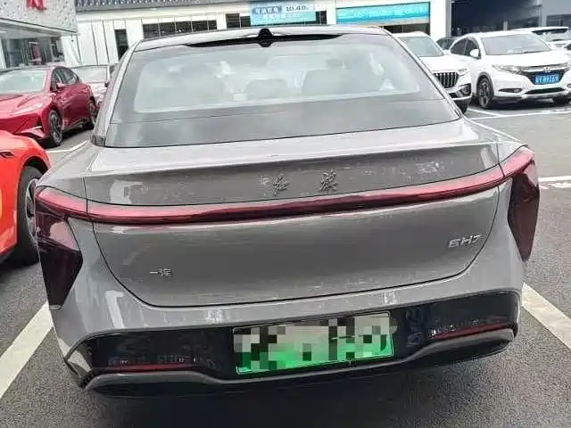 Hongqi EH7 2025 640