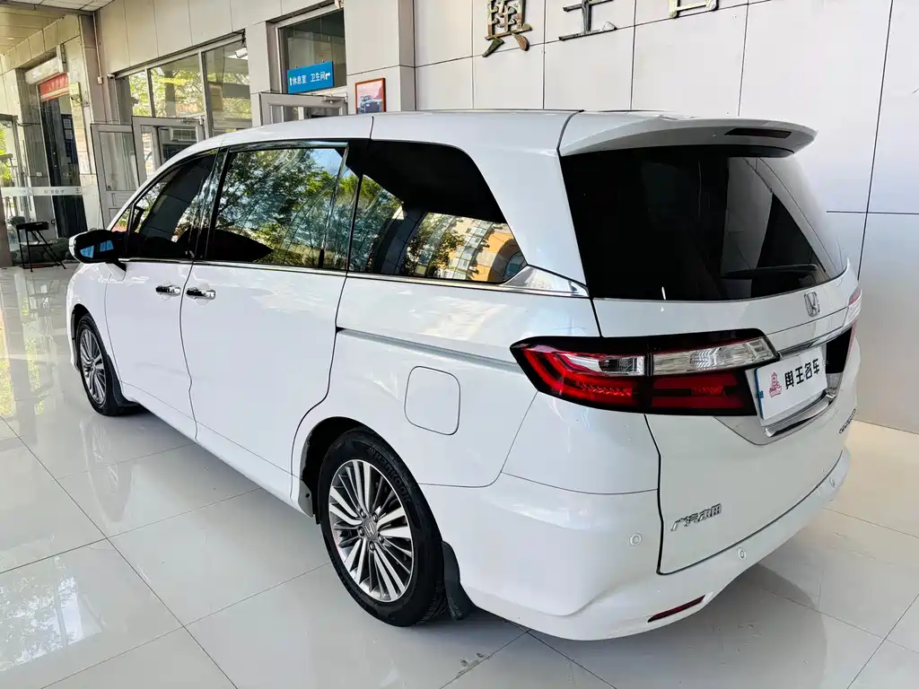 Honda Odyssey 2.4L Premium Edition, фото 4
