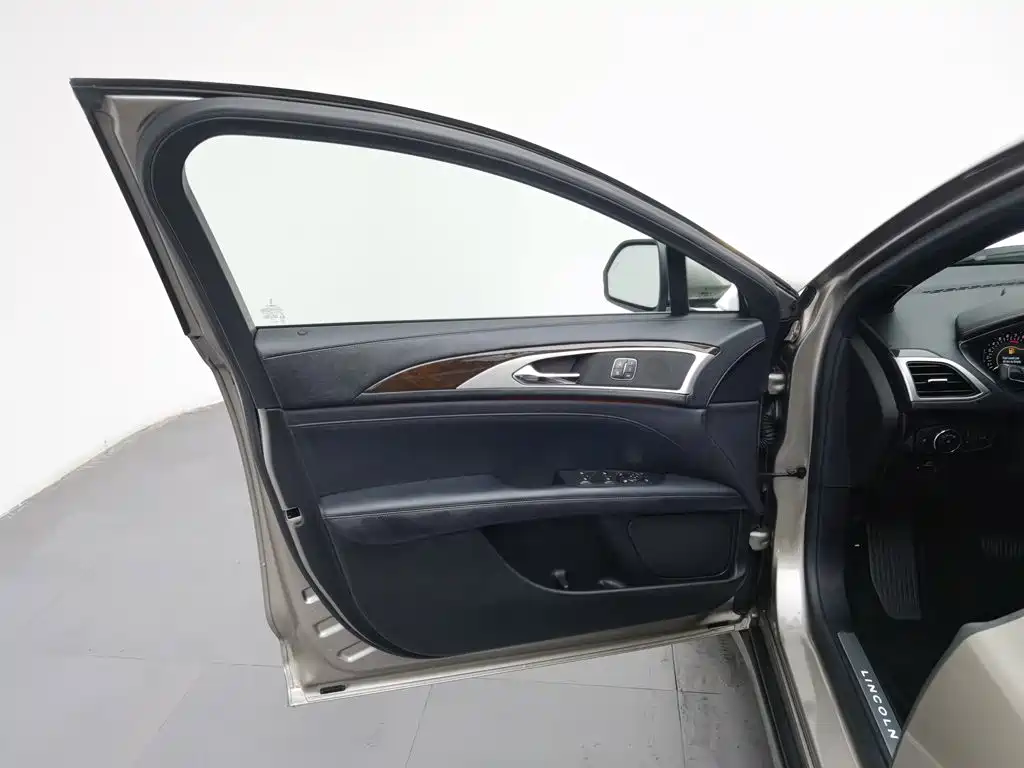Lincoln MKZ — миниатюра 8