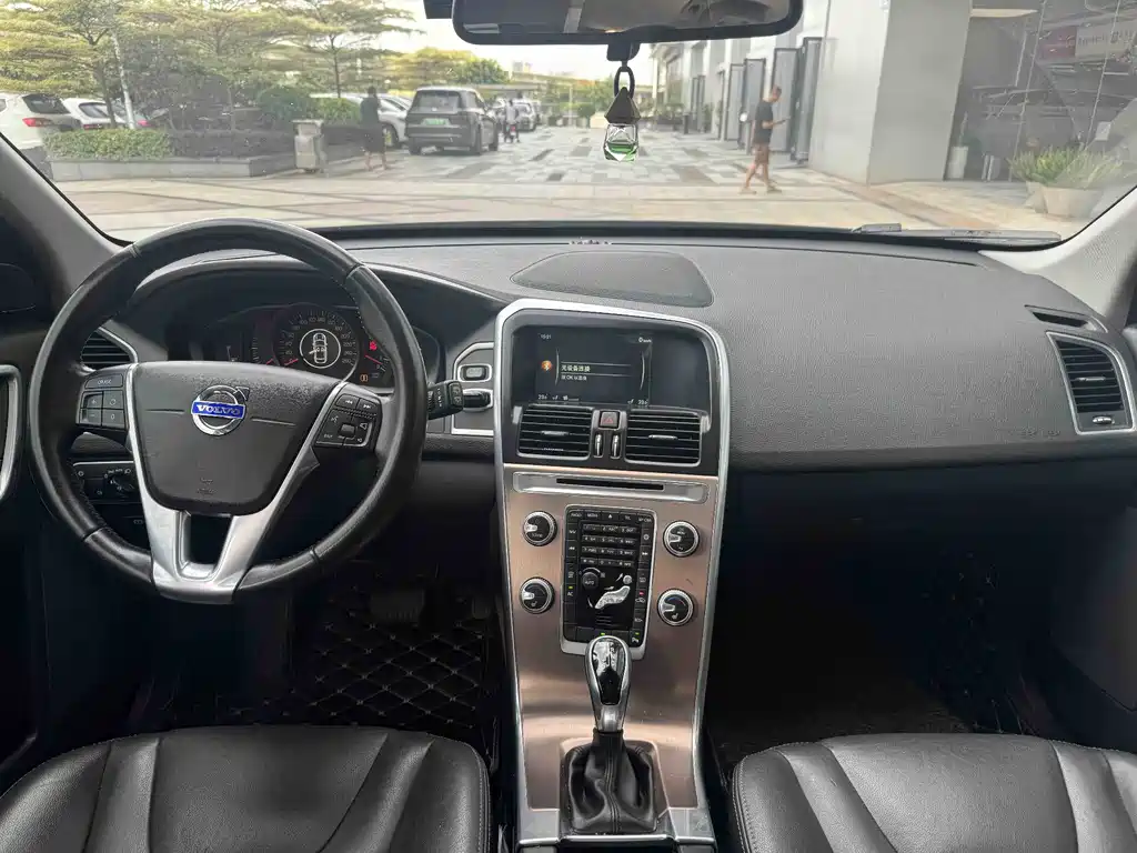 Volvo XC60 2017 T5