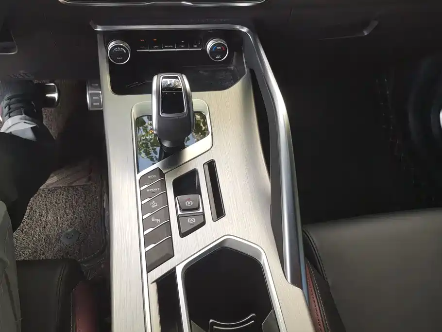 Geely Binyue — миниатюра 16
