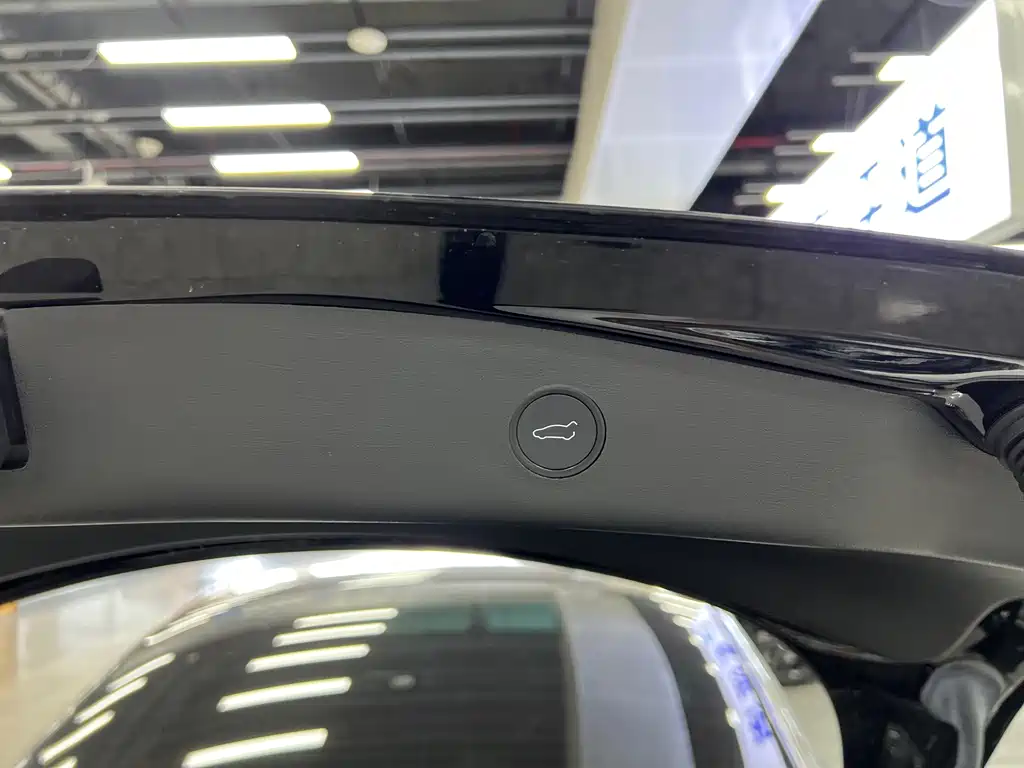 Tesla Model 3 — миниатюра 5