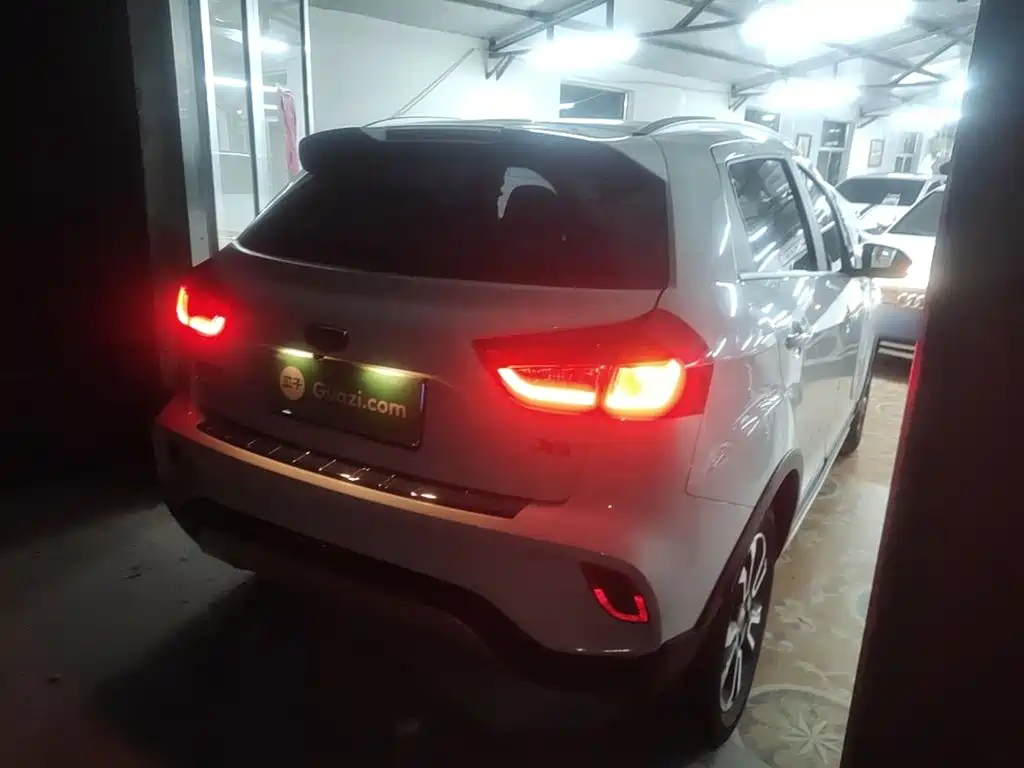 Geely Vision X3 — миниатюра 7