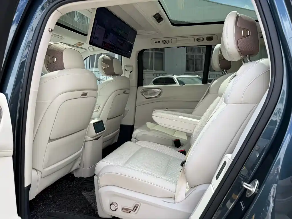 Lynk & Co 900 2025 2.0T Ultra 6 мест