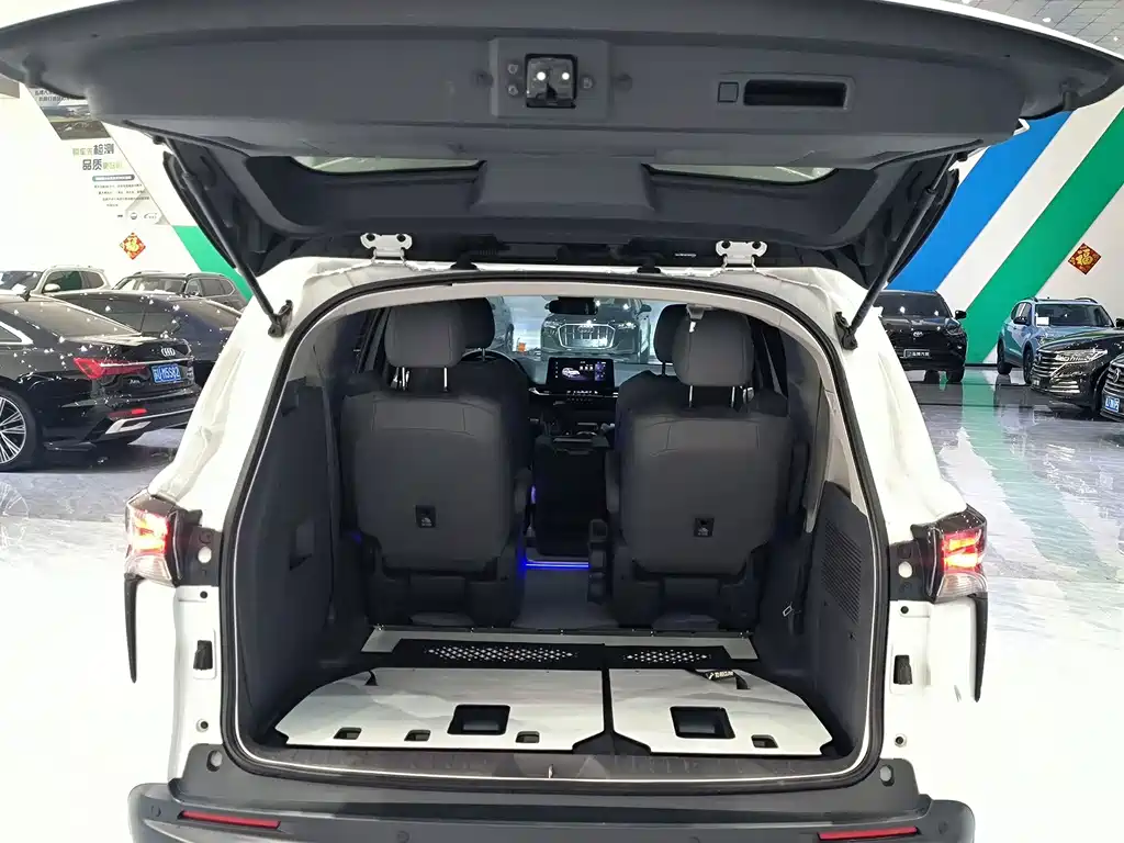 Toyota Granvia — миниатюра 11