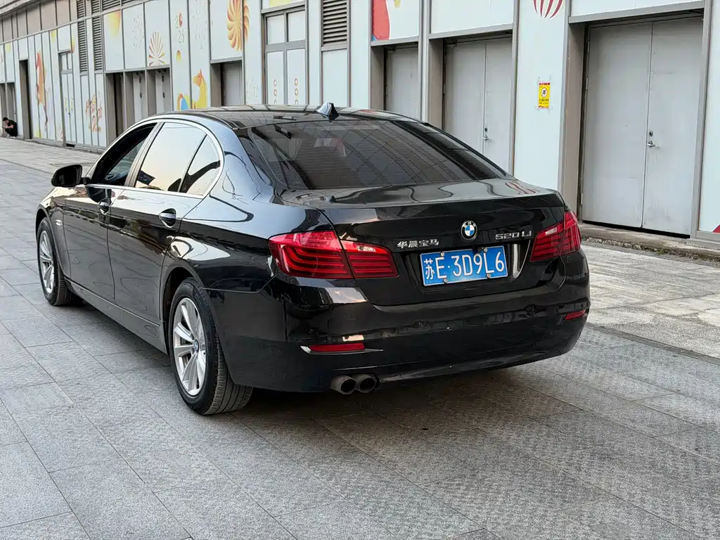 BMW 5 Series — миниатюра 7