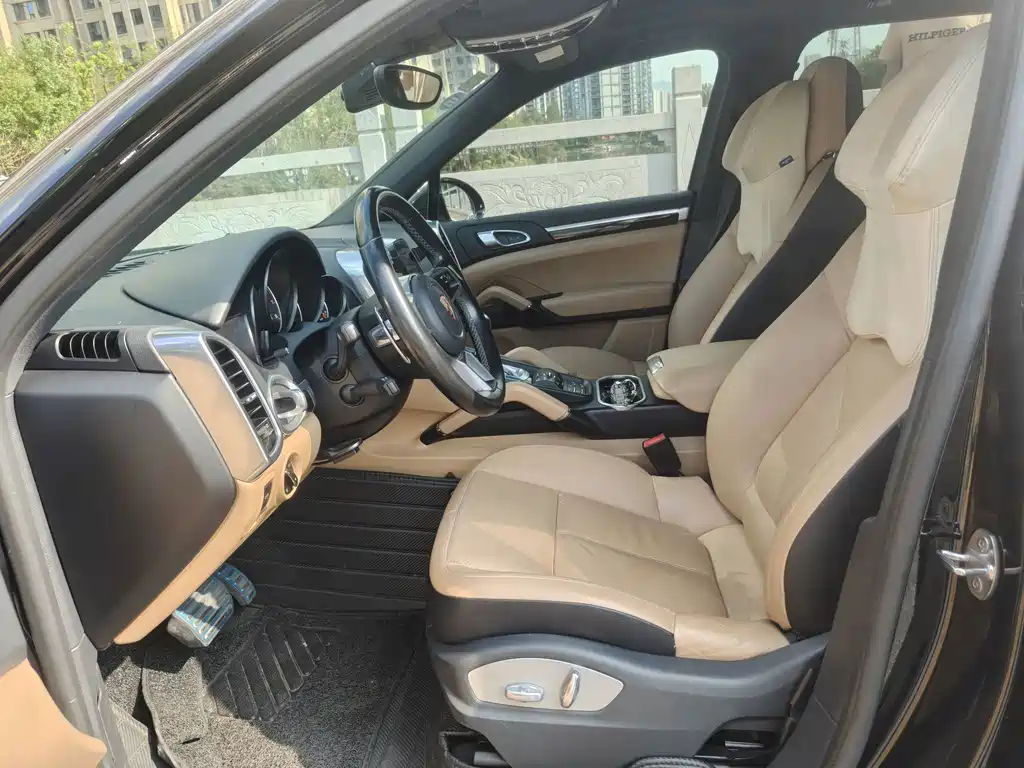 Porsche Cayenne — миниатюра 9