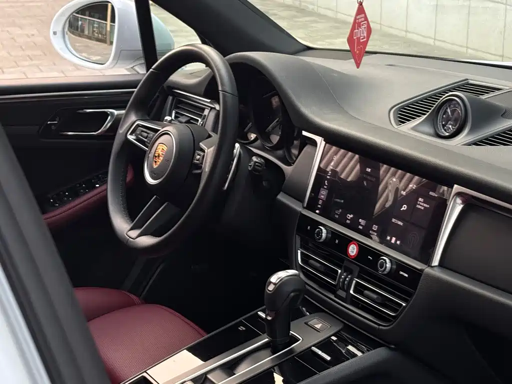Porsche Macan — миниатюра 13