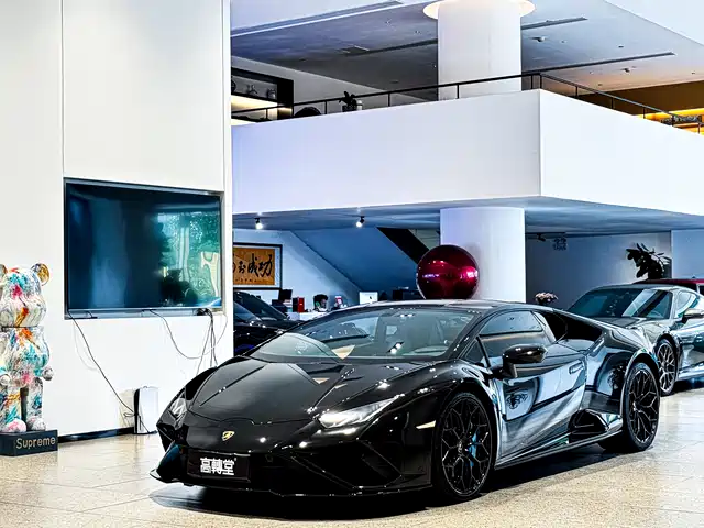 LAMBORGHINI HURACÁN 2022