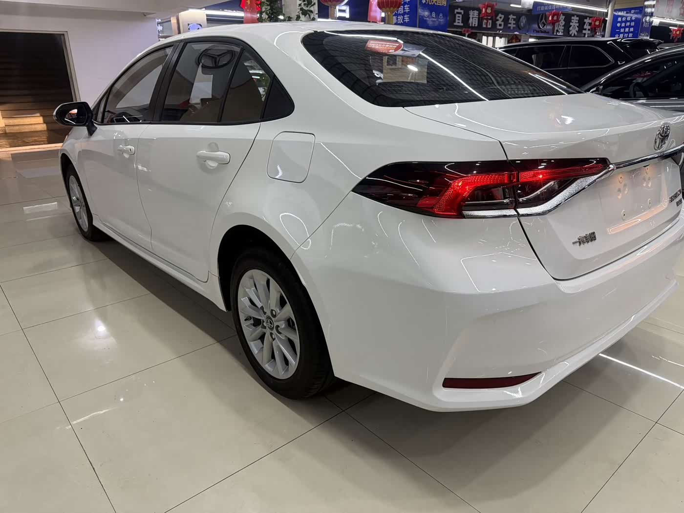 Toyota Corolla 1.2 л 2022 г. Белый, пробег 8600 км