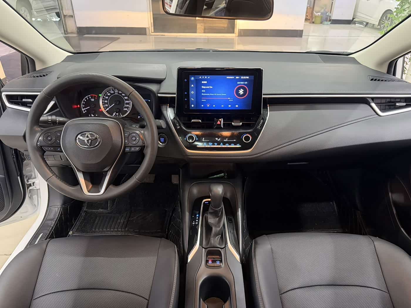 Toyota Corolla 1.2 л 2022 г. Белый, пробег 8600 км
