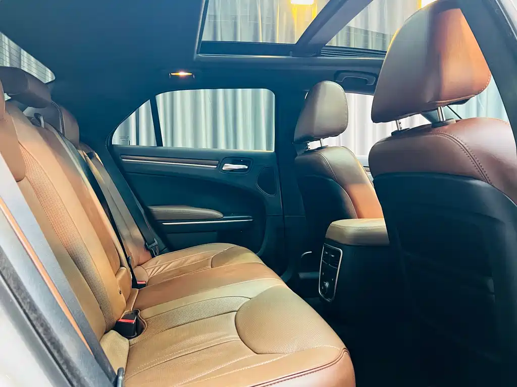 Chrysler 300C — миниатюра 16